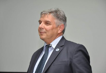 Господин Тонев: Отворена десница