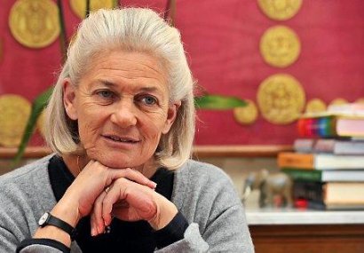 Елизабет Бадинтер: Идеалната майка с идеалното дете са обществена утопия