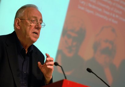 Философът Аласдеър Макинтайър: Добродетел ли е патриотизмът?