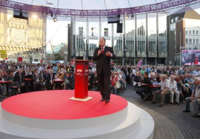 Успешните публични личности и политици умеят да печелят обичта на тълпата