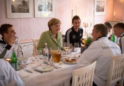 Хайо Шумахер: Футболът прави това, което политиката не може