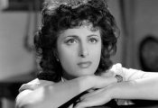 Ана Маняни: По-справедливо е да се раждаме стари и да умираме деца